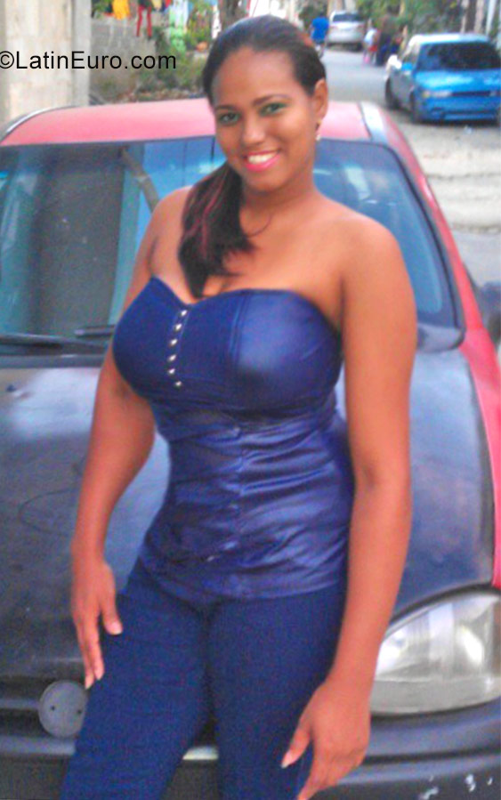 Date this hard body Dominican Republic girl YAMELL from Santo Domingo DO28333