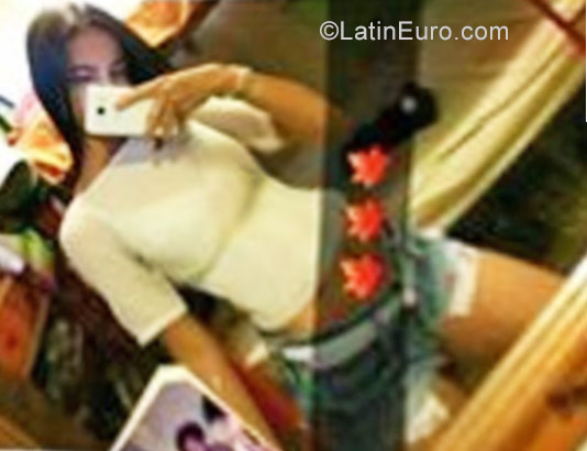 Date this hot Colombia girl Ailyn from Barranquilla CO21175