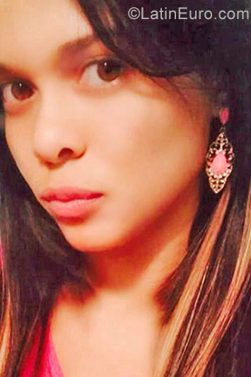 Date this charming Dominican Republic girl Angelica from Santo Domingo DO40505