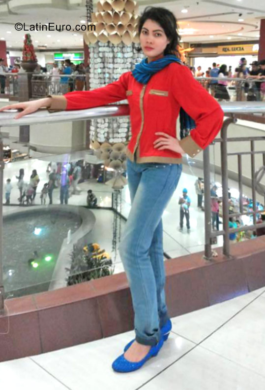 Date this happy Saudi Arabia girl Welgan from Riyadh SA33