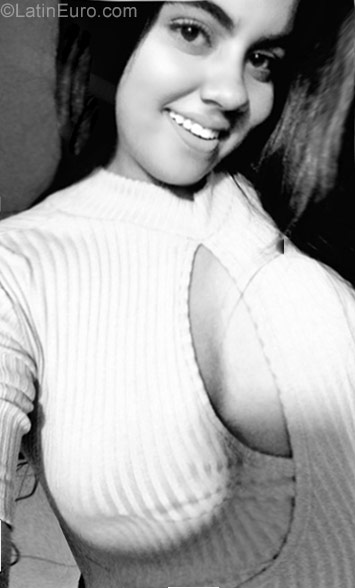 Date this hot Colombia girl Eliza from Pereira CO21421