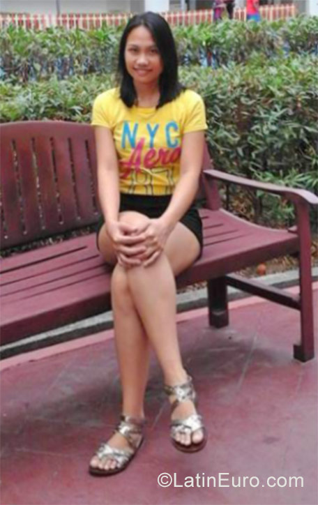 Date this stunning Singapore girl Rheda from Singapore PH958