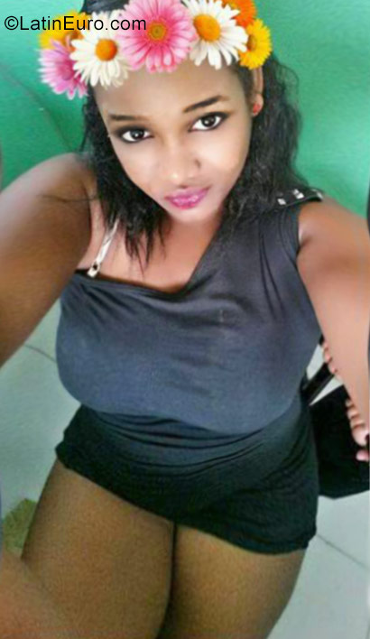 Date this attractive Dominican Republic girl Yohanna from Santiago De Los Caballeros DO28821