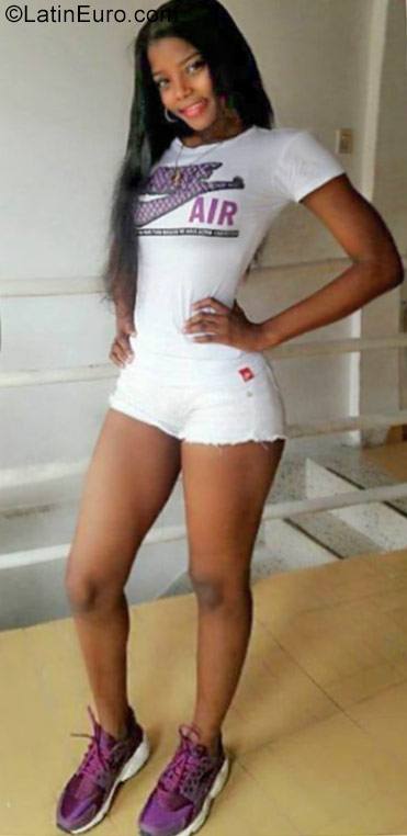 Date this sultry Colombia girl Linda from Cali CO21556