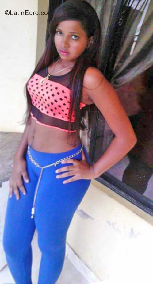 Date this gorgeous Dominican Republic girl Marys from Santo Domingo DO28955