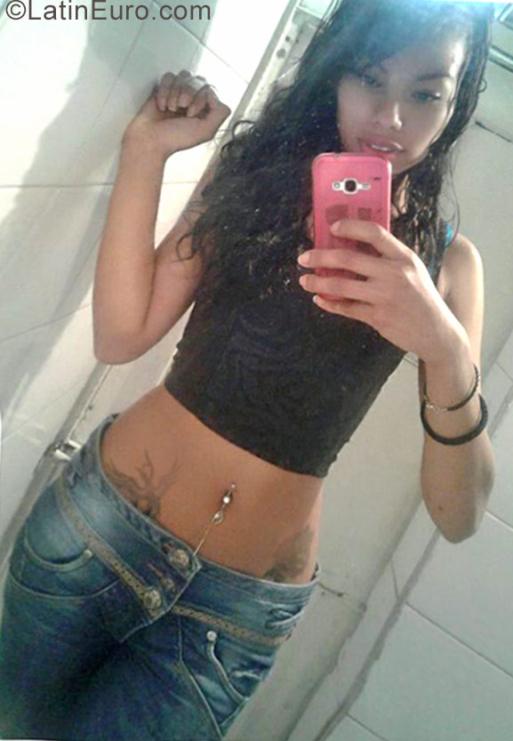 Date this voluptuous Colombia girl Paola from Bogota CO24595