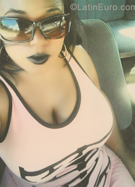Date this charming Dominican Republic girl Yidelkys from Santiago DO29214
