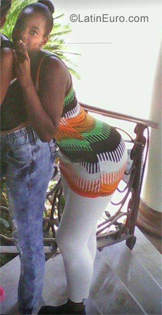 Date this pretty Dominican Republic girl Karina from Santo Domingo DO29243