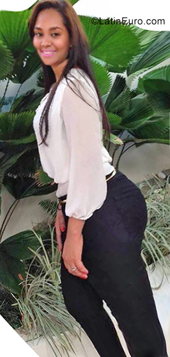 Date this tall Dominican Republic girl YESILEN from Santiago DO29274