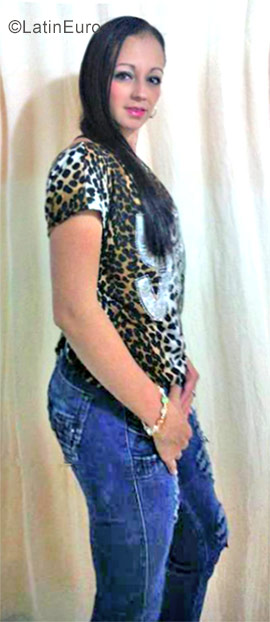 Date this good-looking Colombia girl Zamara from Armenia CO21841