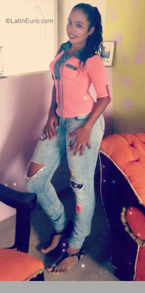 Date this tall Dominican Republic girl Yommery from Santiago DO29379