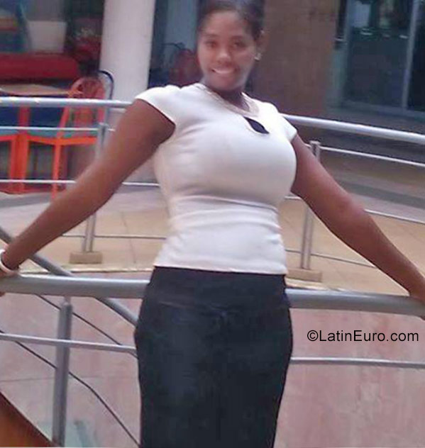 Date this voluptuous Dominican Republic girl Michele from Santo Domingo DO29457
