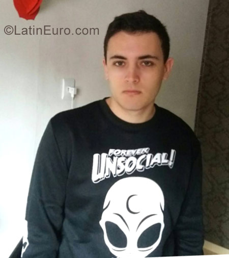 Date this funny Brazil man Lucas from Ponta Grossa BR10125