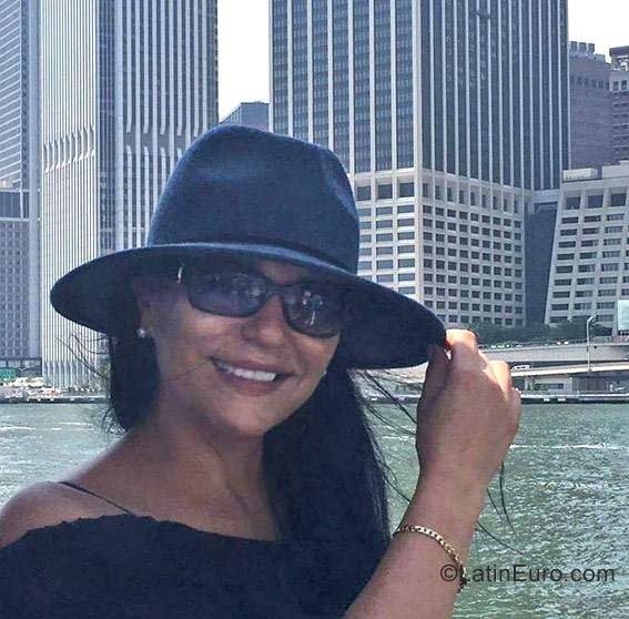 Date this hard body Colombia girl Miranda from Bogota CO21948