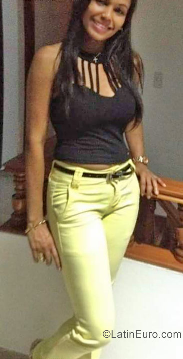 Date this stunning Colombia girl Elizabeth from Cali CO21950