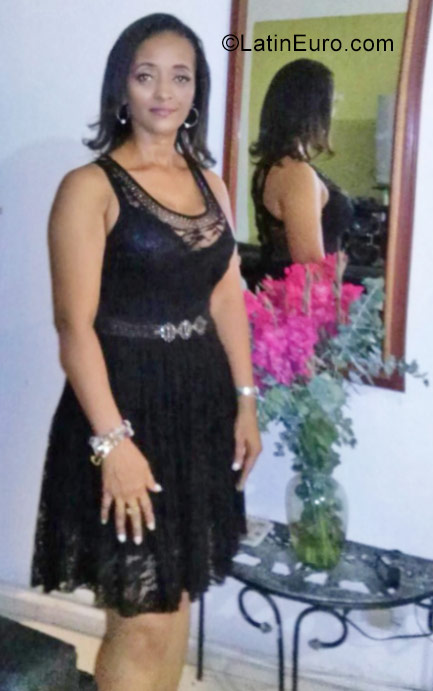 Date this delightful Colombia girl Casandra from Cali CO22040