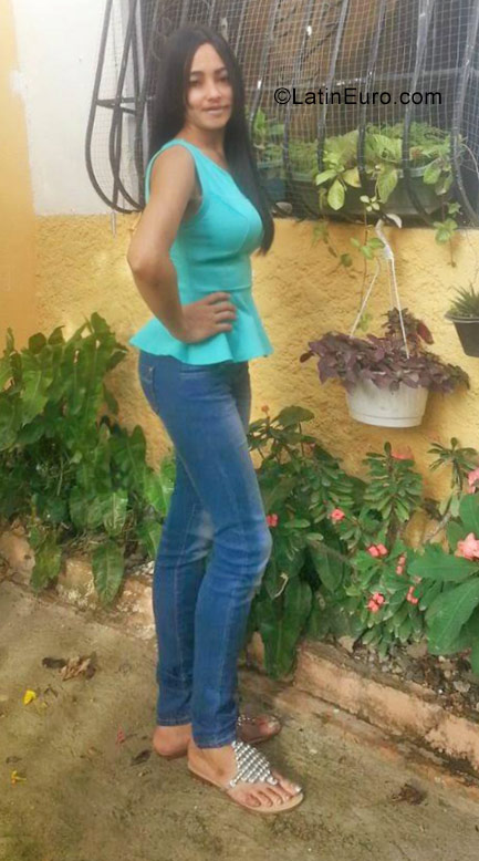 Date this foxy Dominican Republic girl Belkis from San Pedro De Macoris DO29714