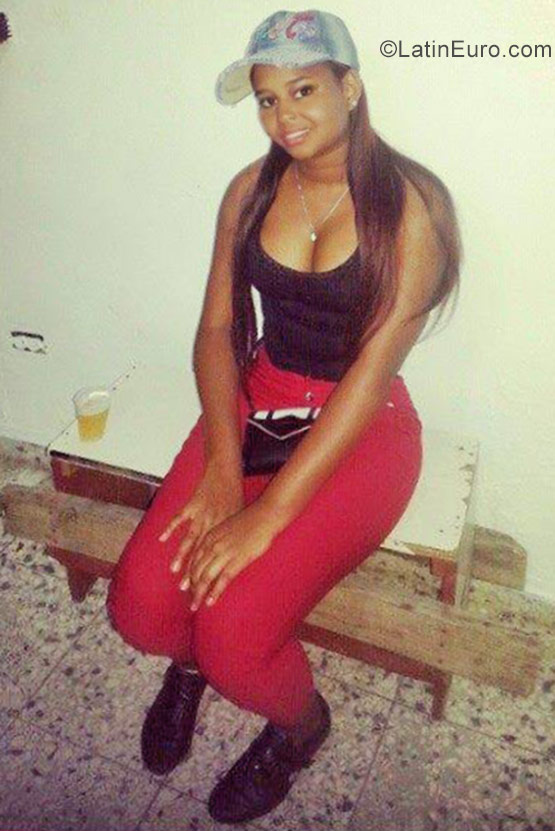 Date this funny Dominican Republic girl Yamilka from Santo Domingo DO29786