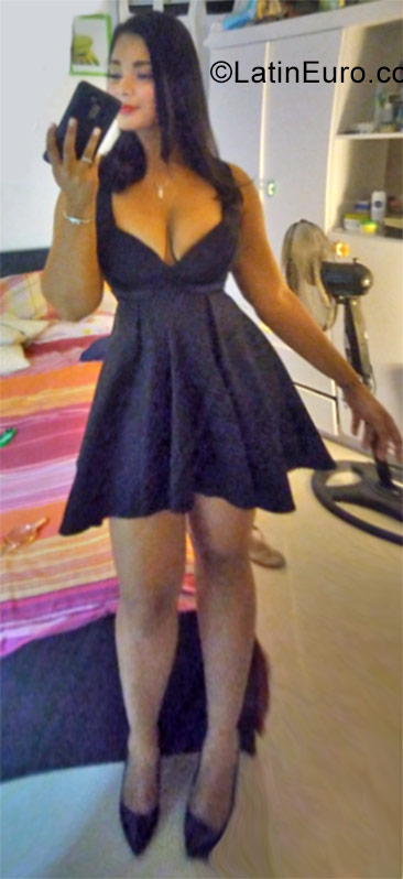 Date this gorgeous Dominican Republic girl Mariela from Santo Domingo DO29810