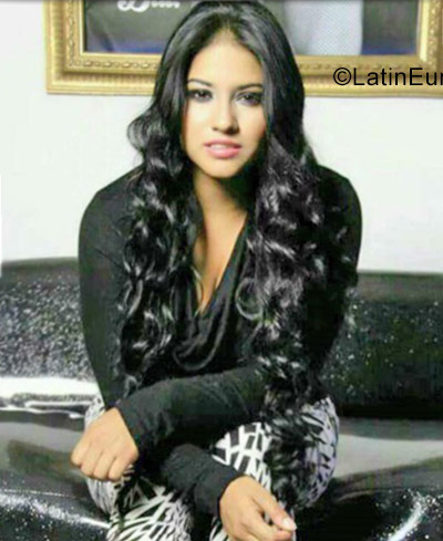 Date this foxy Colombia girl Andrea from Cali CO22087