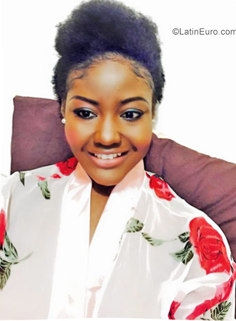 Date this happy Senegal girl Precious from Dakar SN233