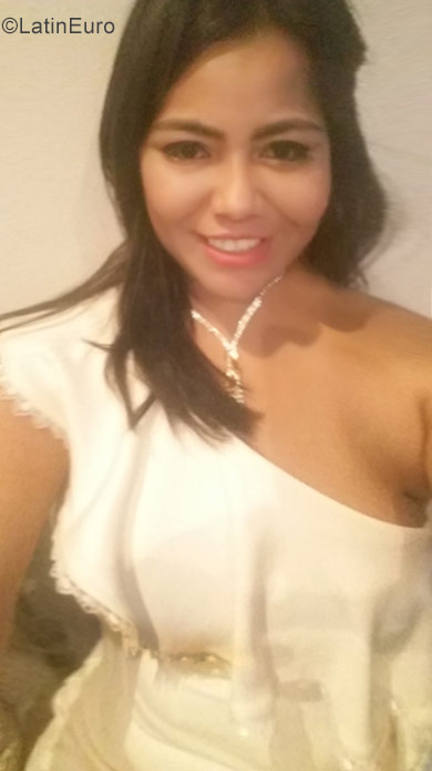 Date this nice looking Colombia girl Margarita from Barranquilla CO22105