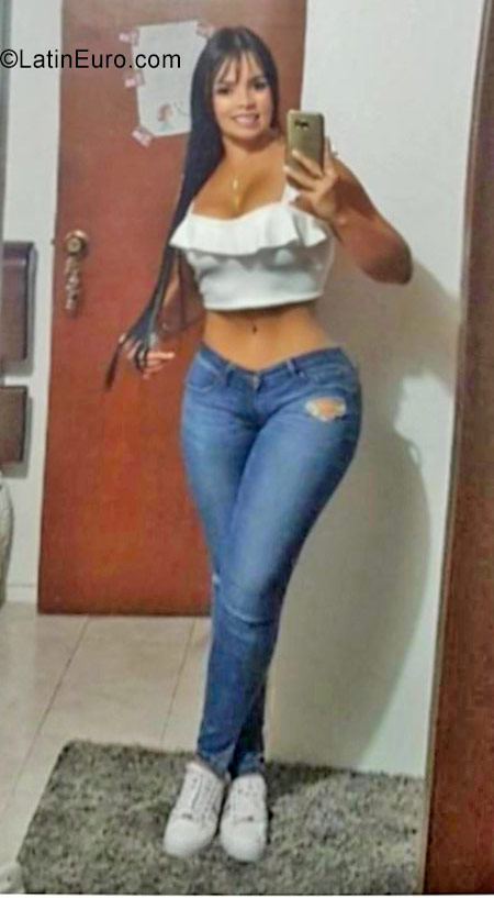 Date this lovely Colombia girl Juno from Bogota CO22146