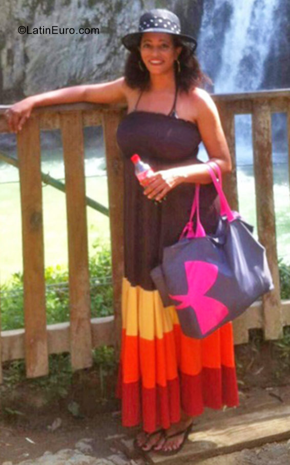Date this charming Dominican Republic girl Mara from Santo Domingo DO29966