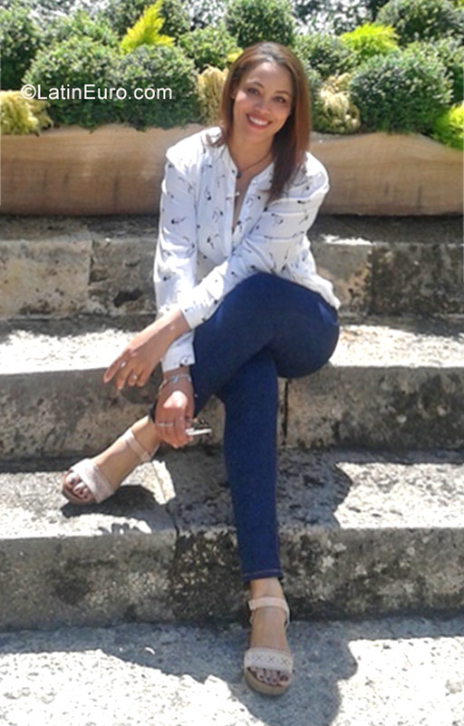 Date this cute Spain girl Dinah from Barcelona ES387