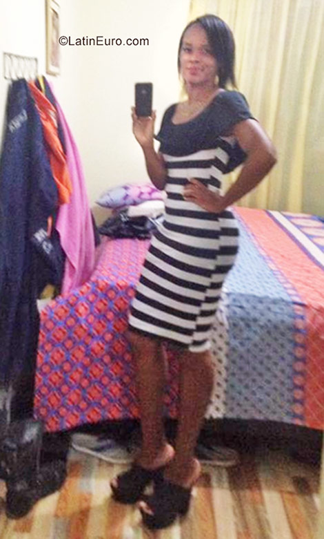 Date this hard body Colombia girl Graciela from Cali CO22213