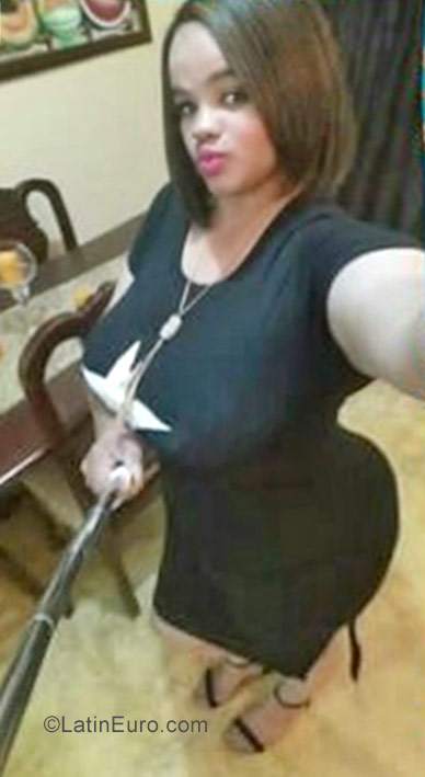 Date this foxy Dominican Republic girl Samantha from Santo Domingo DO56799