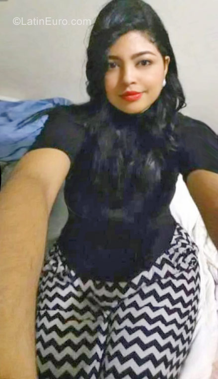 Date this foxy Dominican Republic girl Paloma from Santo Domingo DO38702