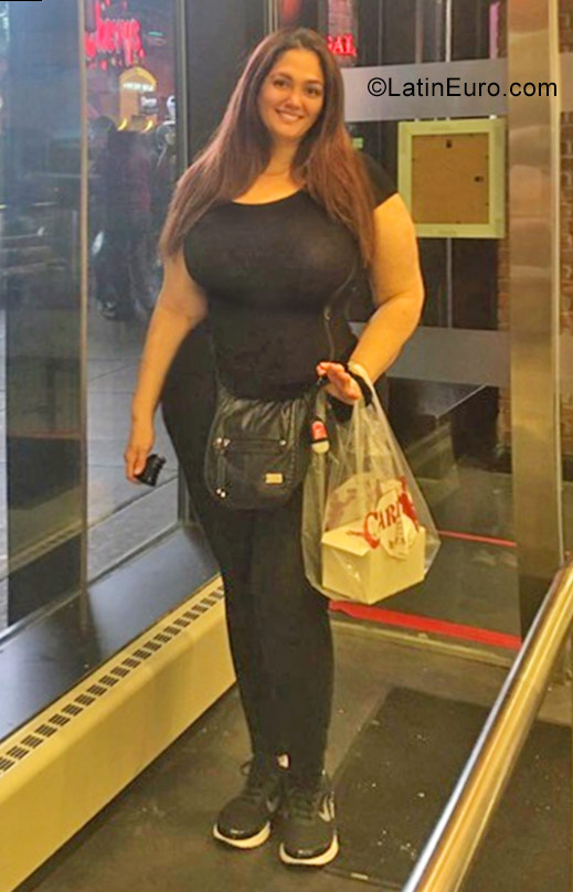 Date this sensual Colombia girl Claudia from Medellín ES392