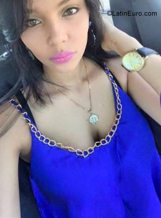 Date this voluptuous Dominican Republic girl Anabel from Santo Domingo DO30301