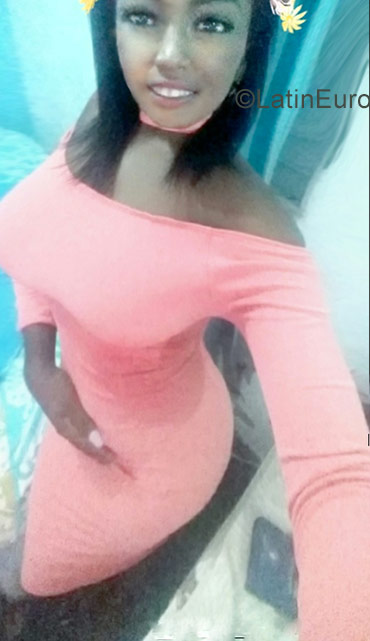 Date this hot Dominican Republic girl Coranie from Santo Domingo DO35316