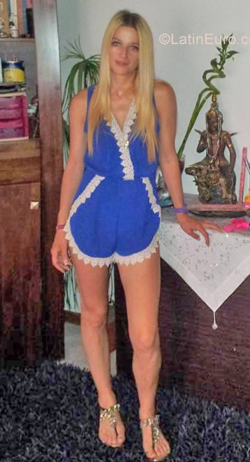 Date this tall Belgium girl Dannyelle from Bruxelles BE111