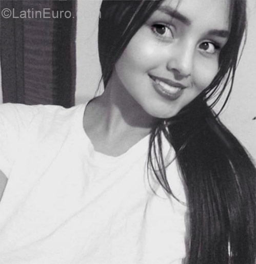 Date this charming Colombia girl Vane from Pereira CO22348