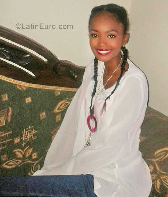 Date this nice looking Colombia girl Samanta from Bogota CO22354