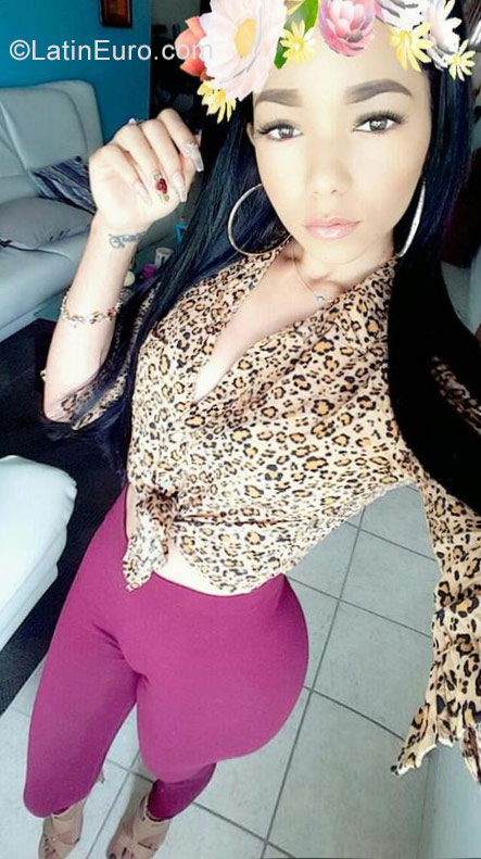 Date this georgeous Dominican Republic girl Maira from Santiago DO30385