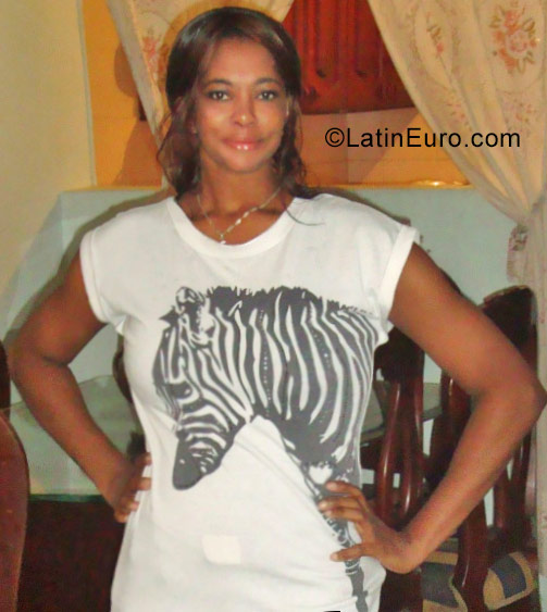 Date this attractive Colombia girl Mura from Cali CO22390