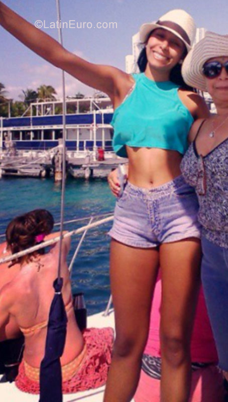 Date this cute Venezuela girl Irina Zenir from Arenilla VE972