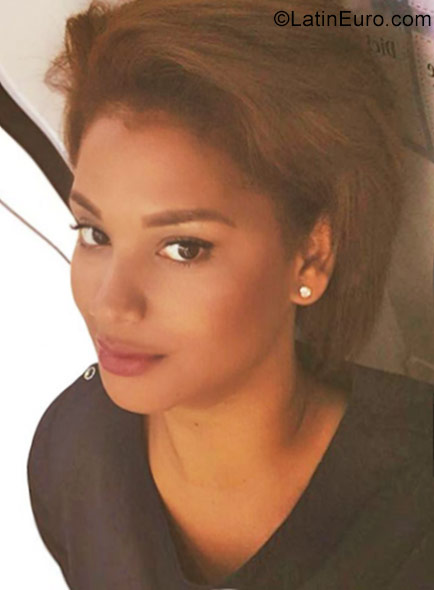 Date this attractive Colombia girl Kely from Cartagena CO22424