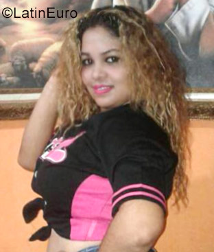 Date this nice looking Colombia girl Elianys from cartagena CO22456