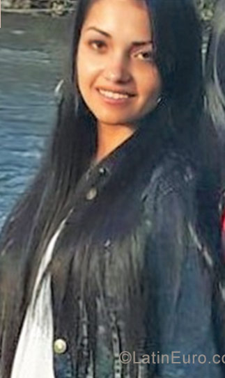 Date this nice looking Colombia girl Milena from Bogota CO22467