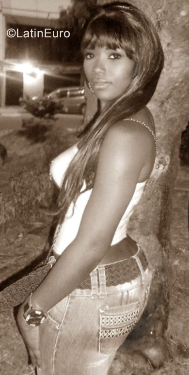 Date this hard body Colombia girl Yami from Cali CO22493