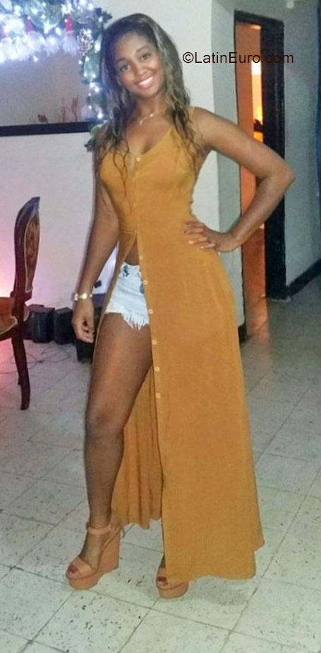 Date this georgeous Colombia girl Stephanie from Cali CO22523