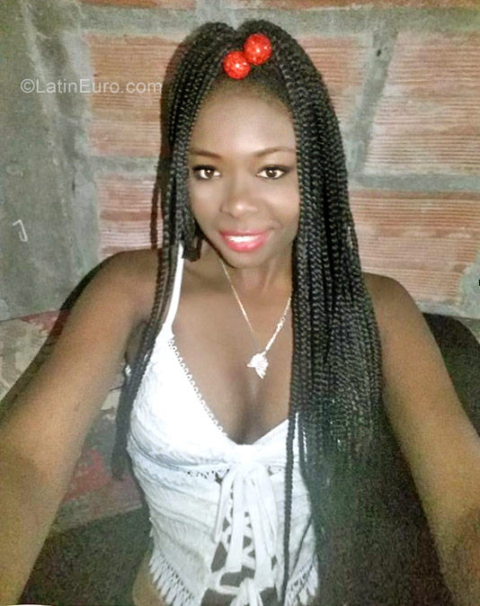 Date this nice looking Colombia girl Jasmin from Medellin CO22528