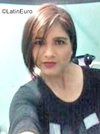 Date this nice looking Colombia girl Sales from Cartagena CO22534