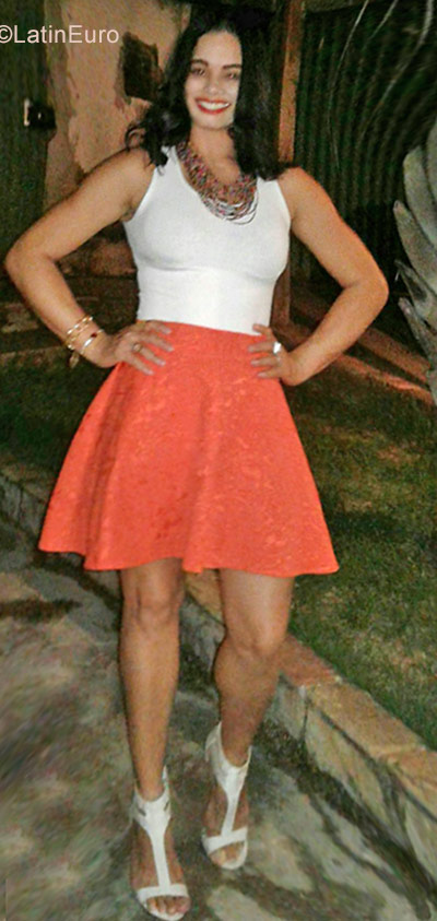 Date this charming Brazil girl Alessandra from Belo Horizonte BR10325