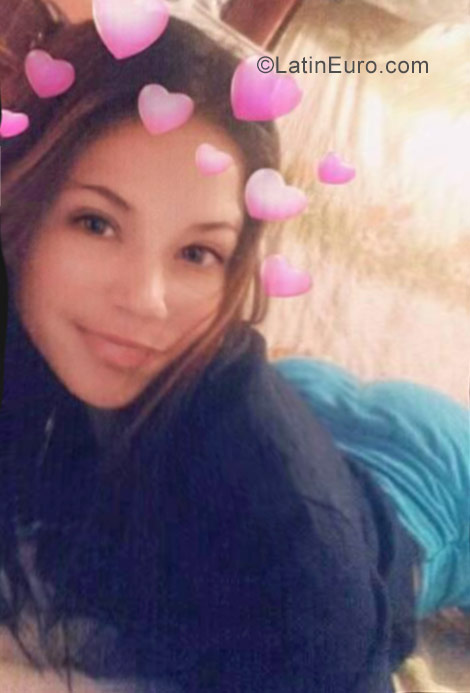 Date this attractive Venezuela girl Alexandra from Caracas VE1021